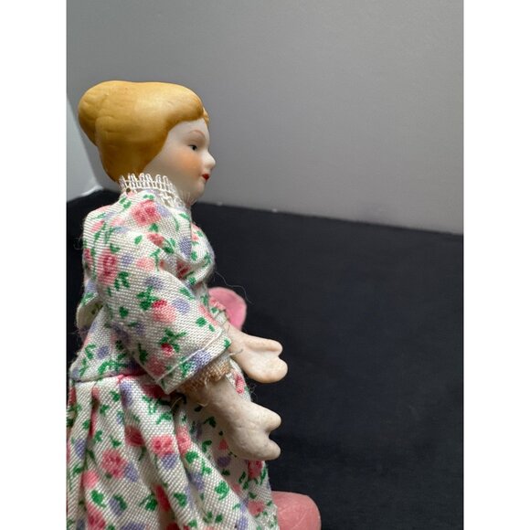 Antique Porcelain Lady Doll With Floral Dress & Pink Bonnet - 7.5 Inches Tall Vi - Picture 6 of 10